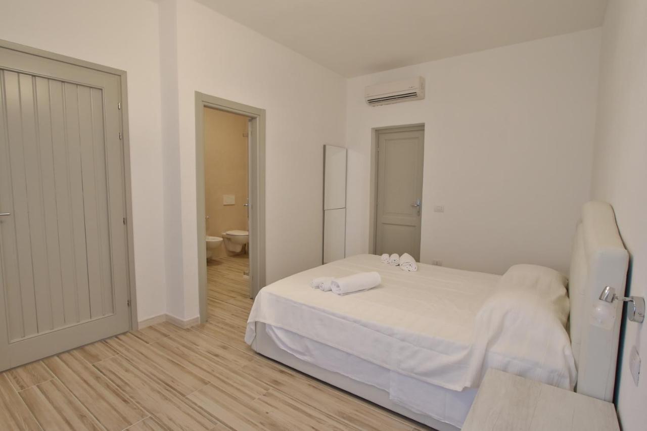 Les Chambres Au Centre San Teodoro  Exterior photo